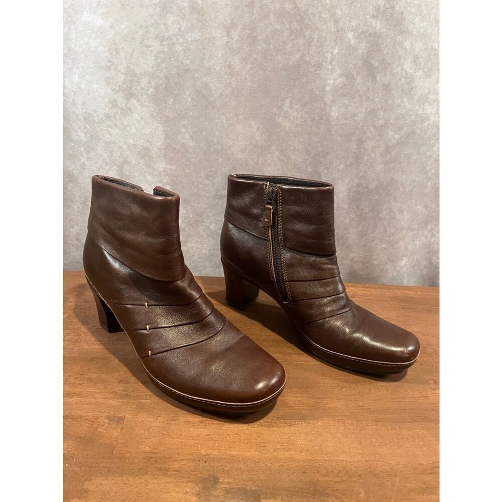Clark’s Artisan Brown Leather Ankle Boots Side-Zip Heel size 8